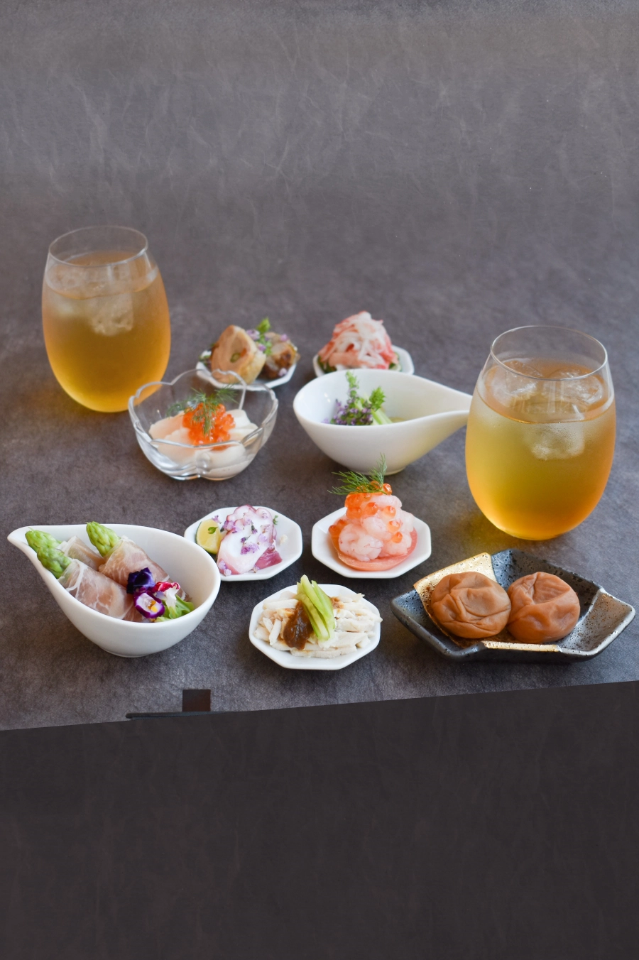 【ほぼ美品】懐石盆　半月盆　縁起の良い梅の花型　リバーシブル12枚セット ほぼ美品】懐石盆 半月盆 縁起の良い梅の花型 リバーシブル12