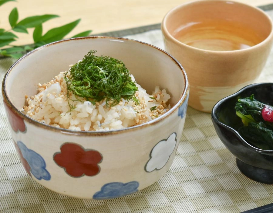 梅としらすの混ぜご飯の画像